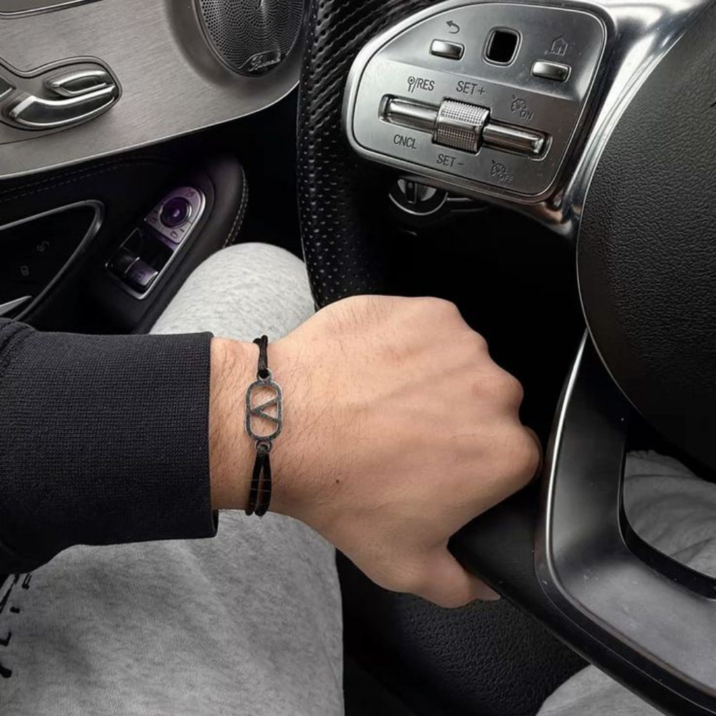 THE V BRACELET