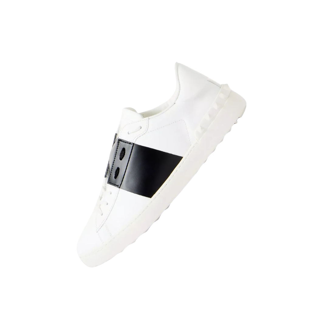 THE STUDDED SNEAKER