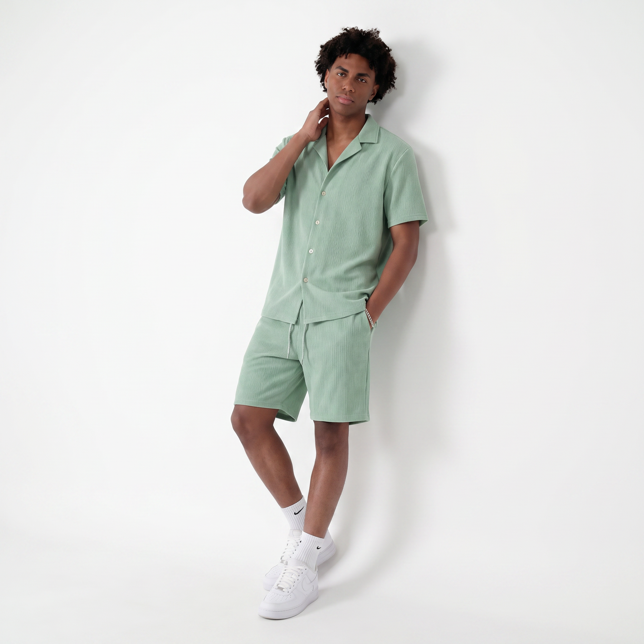THE JAMES SUMMER SET